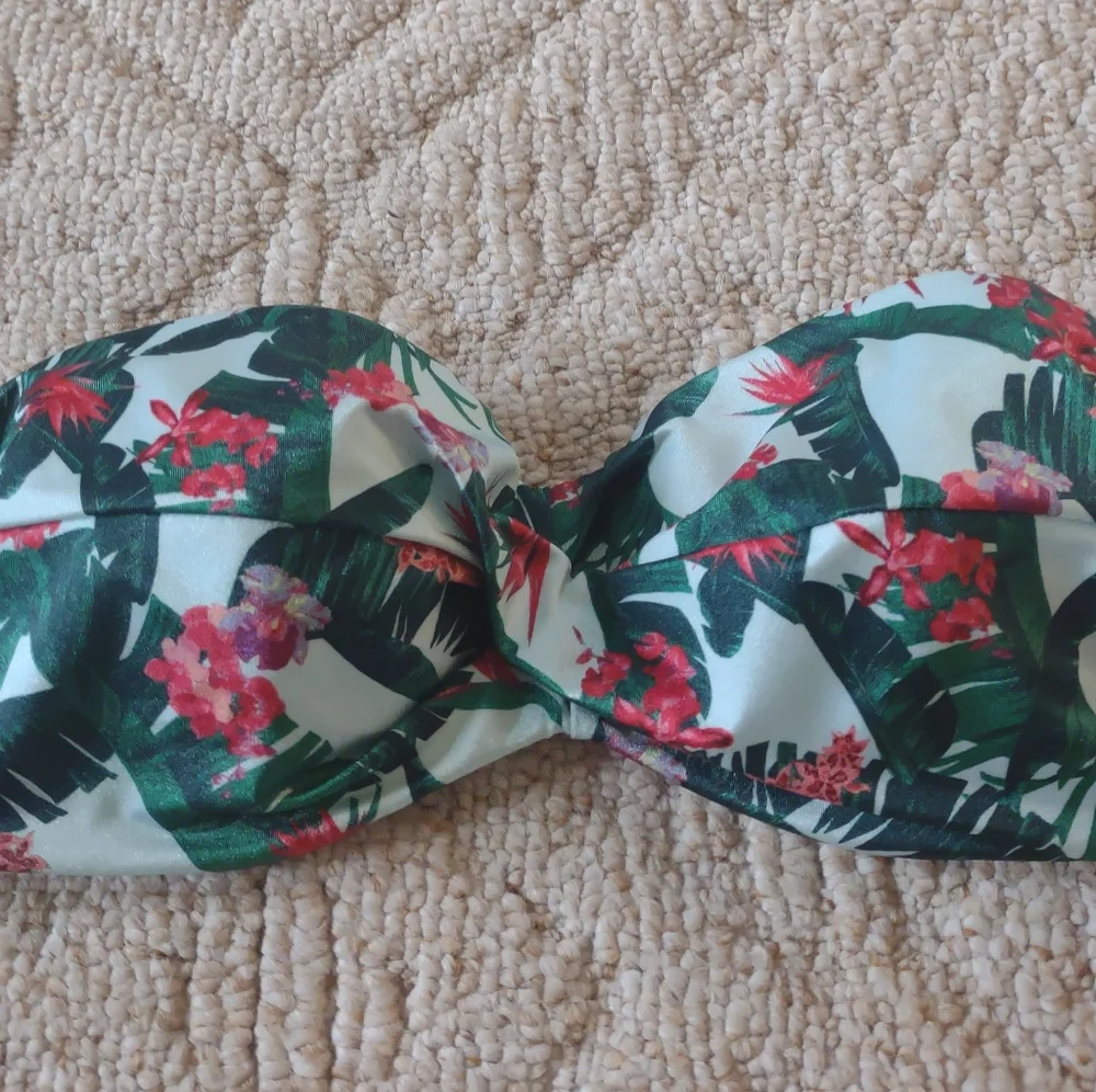 Victoria Secret Swim Top - Picture 15 of 15